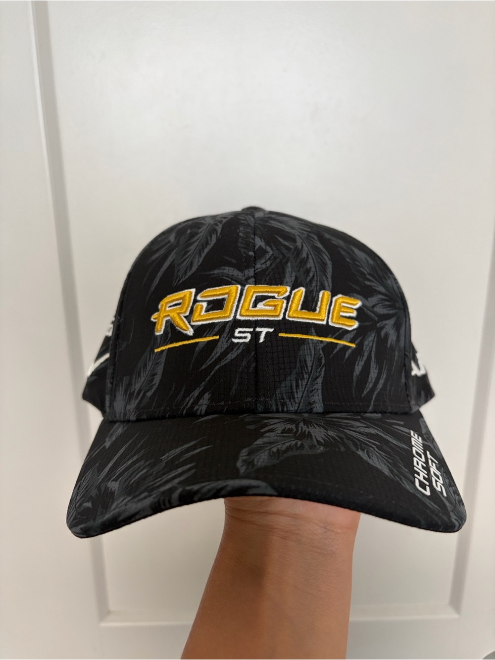 CALLAWAY ROGUE ST LIMITED EDITION HAWAIIAN BLACK GOLF HAT